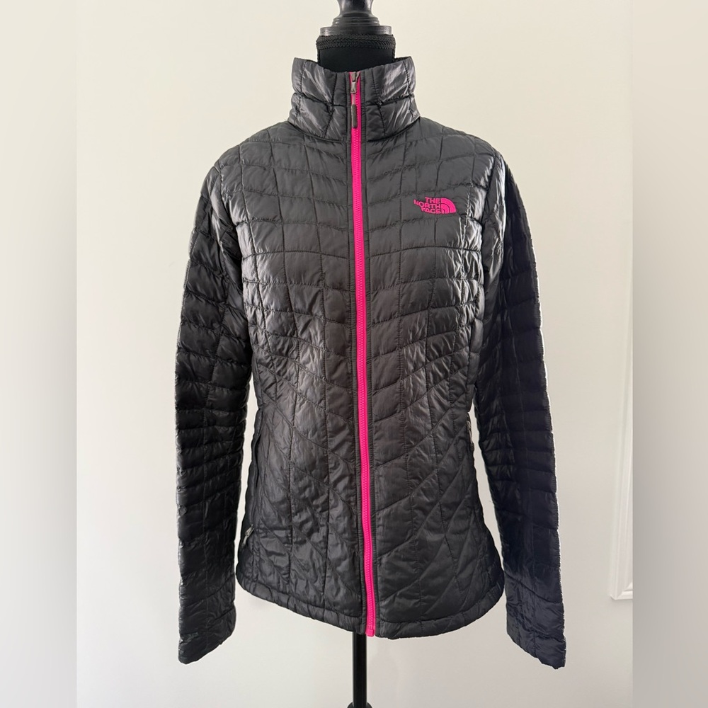 The North Face Women's Thermoball Quilted Black Jacket small